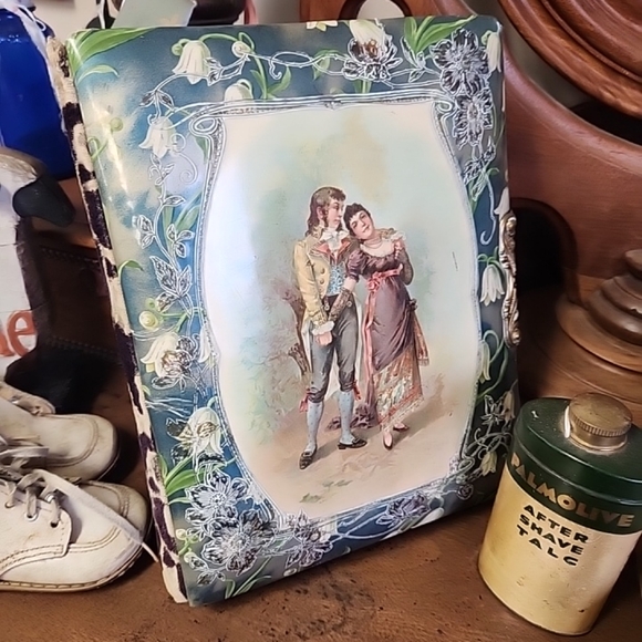 Vtg Victorian Lady & Man CELLULOID PHOTO ALBUM Scrapbook Velvet  Gold Hardware - Picture 1 of 16